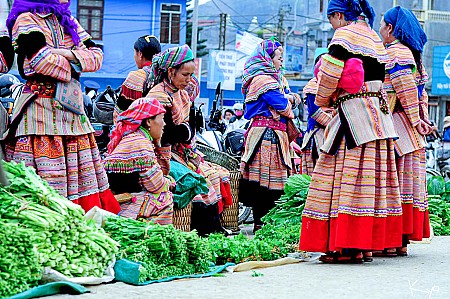 Khám phá vẻ đẹp muôn sắc của chợ phiên Đồng Văn khi đến Hà Giang