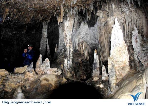 Hà Giang Phát Hiện Hang Động Mới Tại Cao Nguyên Đá Đồng Văn - Ảnh 1 Hà Giang Phát Hiện Hang Động Mới Tại Cao Nguyên Đá Đồng Văn - Ảnh 1