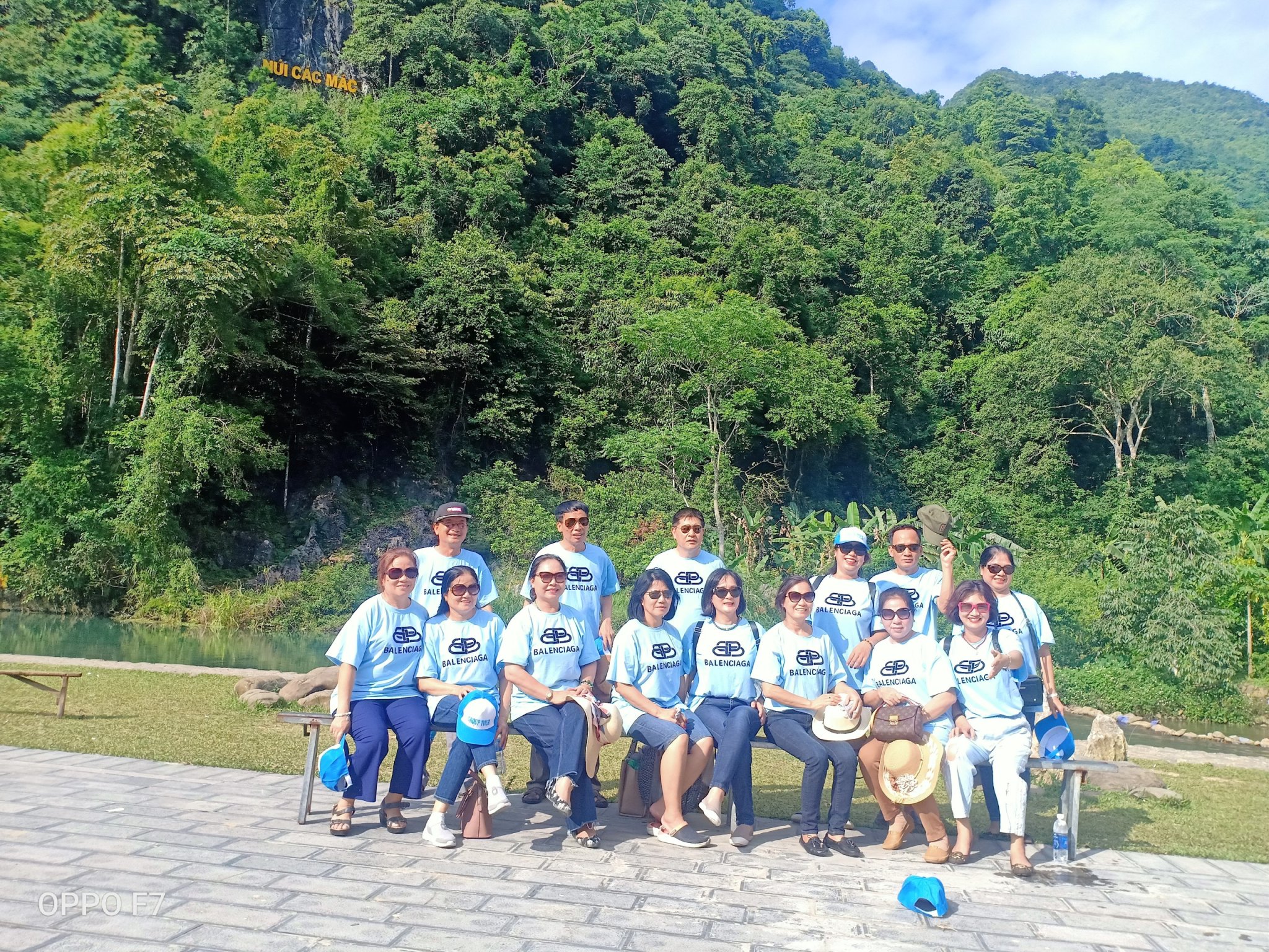 Hình Ảnh Đoàn Khách Hồ Ba Bể Thác Bản Giốc Ghép Đoàn Tháng 6 - Ảnh 1 Hình Ảnh Đoàn Khách Hồ Ba Bể Thác Bản Giốc Ghép Đoàn Tháng 6 - Ảnh 1