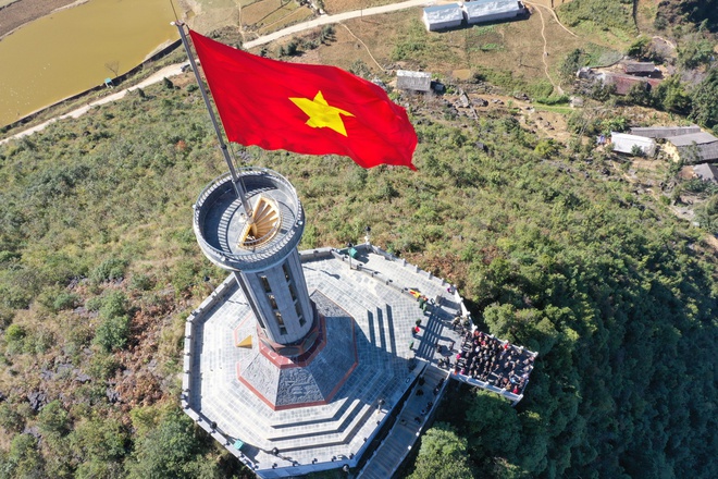 Ngỡ Ngàng Vẻ đẹp Hà Giang trong MV Vì một Việt Nam - Ảnh 6 Ngỡ Ngàng Vẻ đẹp Hà Giang trong MV Vì một Việt Nam - Ảnh 6