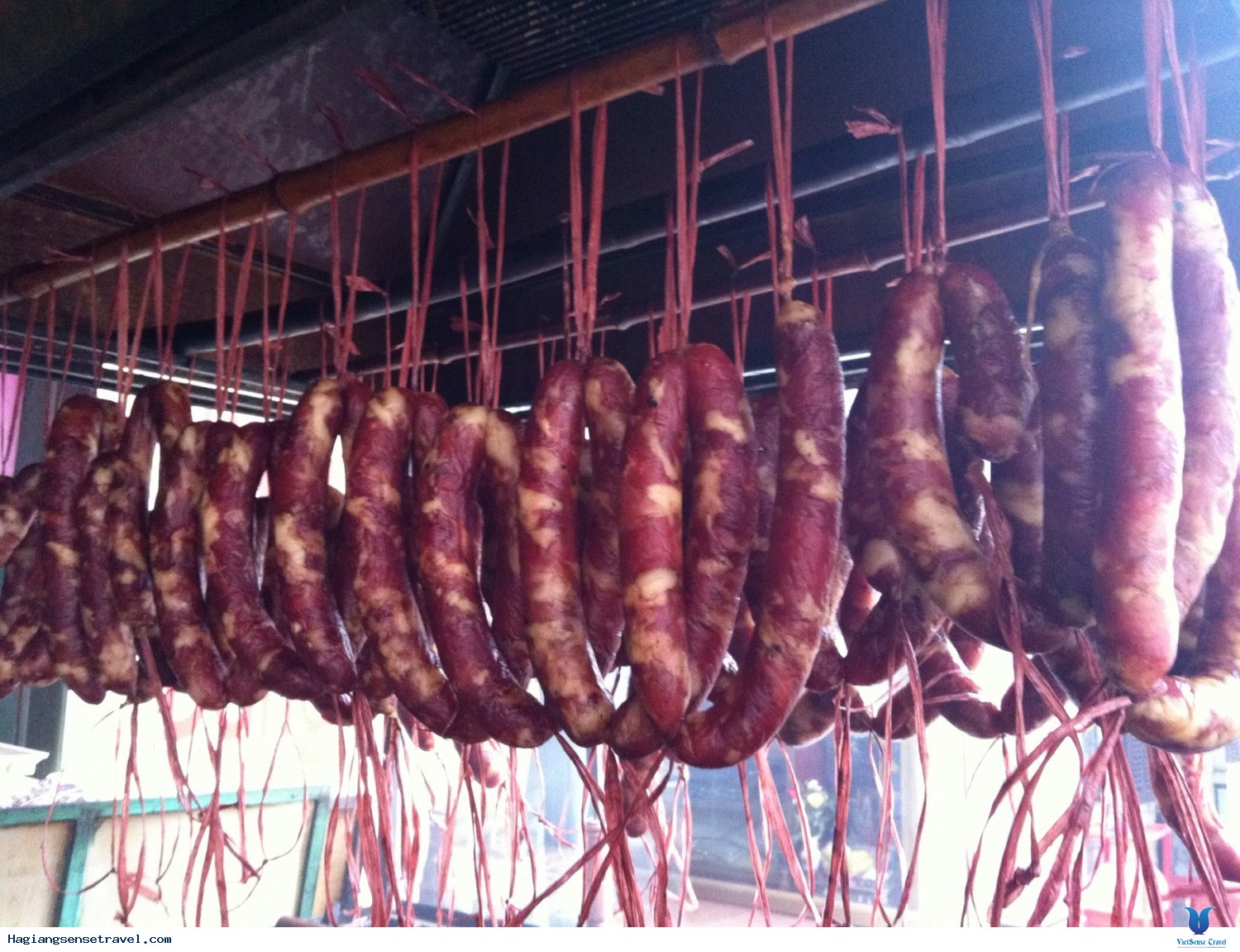 Lạp xưởng gác bếp