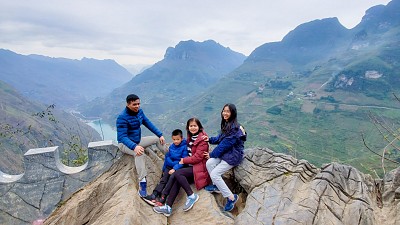 Hãy cùng ngắm nhìn những hình ảnh đẹp nhất của tour du lịch Hà Giang. Tại đây, bạn sẽ được tận mắt chứng kiến những cảnh quan hoang sơ, mộng mơ của vùng núi cao nguyên đầy kỳ thú. Đừng bỏ lỡ cơ hội trải nghiệm du lịch Hà Giang với những trải nghiệm tuyệt với nhất.