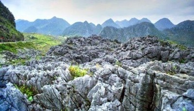Bãi đá Mặt trăng đặc sản cao nguyên đá Đồng Văn Bãi đá Mặt trăng đặc sản cao nguyên đá Đồng Văn
