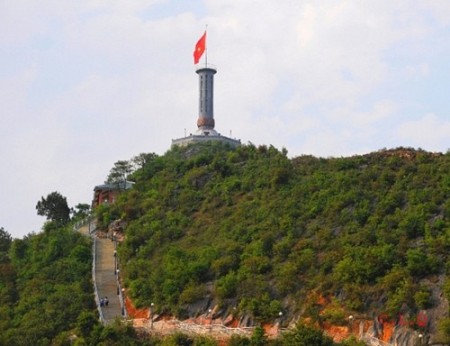 Cao Nguyên Đá Đồng Văn - Mảnh Đất Của Tình Yêu Cao Nguyên Đá Đồng Văn - Mảnh Đất Của Tình Yêu