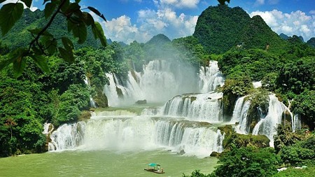 Chương Trình Về Nguồn Kháng Chiến: Hồ Ba Bể - Thác Bản Giốc Dịp Lễ 30/4/2025