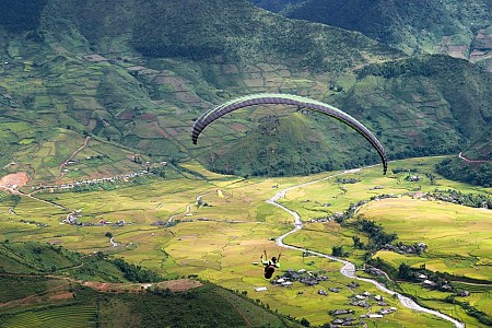 Dù Bay Trên Mùa Hoa Tam Giác Mạch | Quản Bạ - Yên Minh - Đồng Văn – Lũng Cú