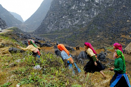 Hà Nội – Hà Giang – Quản Bạ - Đồng Văn - Cột Cờ Lũng Cú – Mèo Vạc