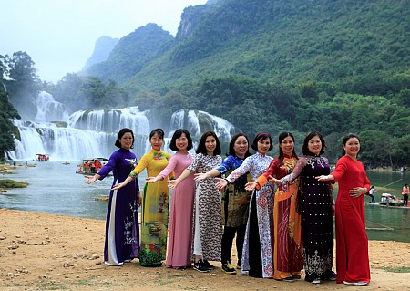 Hồ Ba Bể - Thác Bản Giốc - Động Ngườm Ngao - Hang Pác Bó Dịp Tết Âm 2025
