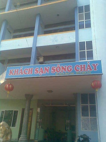 Khách Sạn Sông Chảy