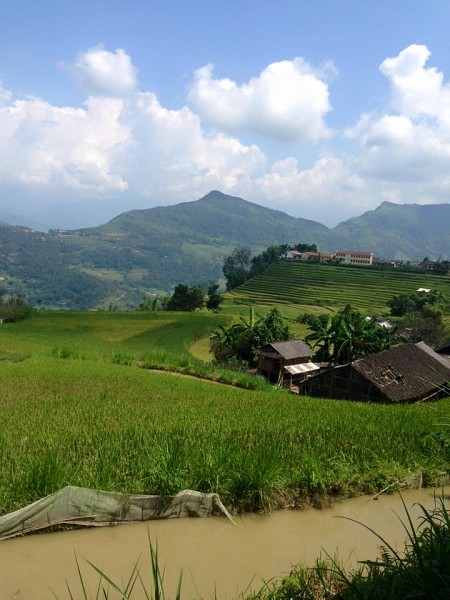 Khách Sạn Sông Chảy