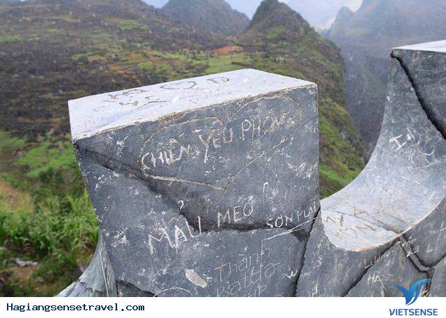 Đèo Mã Pì Lèng Bị Vẽ Bậy - Ý Thức Của khách thăm quan Ở Đâu - Ảnh 2 Đèo Mã Pì Lèng Bị Vẽ Bậy - Ý Thức Của khách thăm quan Ở Đâu - Ảnh 2