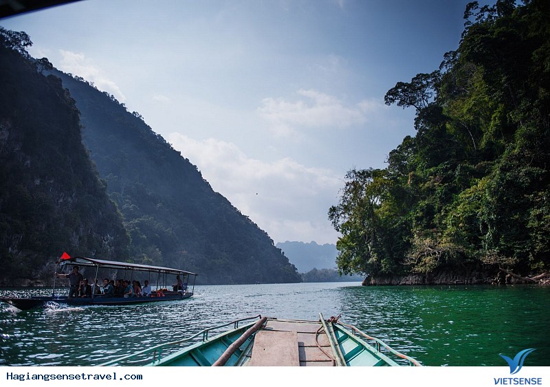 Rủ Nhau Lên Ba Bể Thả Mình Giữa Không Gian Ngập Tràn Sắc Hoa - Ảnh 1 Rủ Nhau Lên Ba Bể Thả Mình Giữa Không Gian Ngập Tràn Sắc Hoa - Ảnh 1