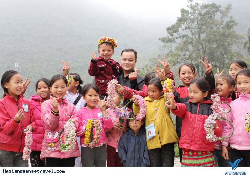 Ấm lòng với những nụ cười trong veo của những đứa trẻ miền rẻo cao Hà Giang - Ảnh 5