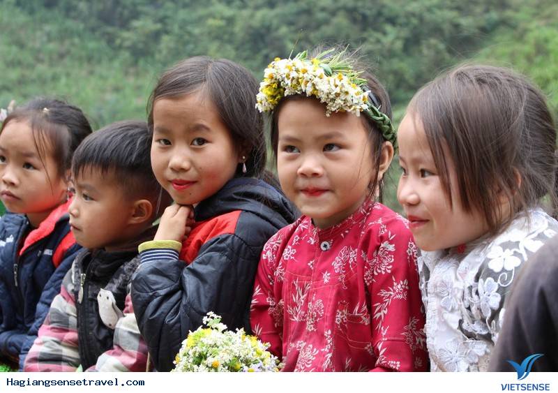 Ấm lòng với những nụ cười trong veo của những đứa trẻ miền rẻo cao Hà Giang - Ảnh 4