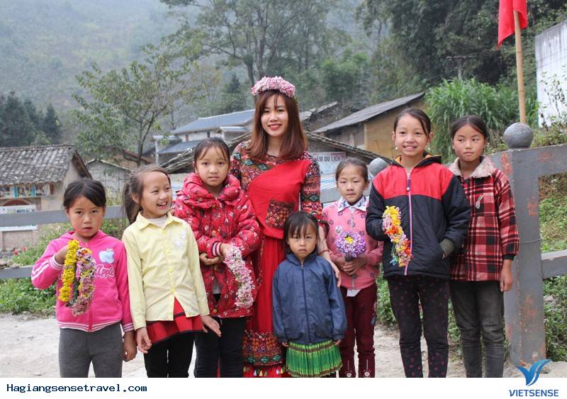 Ấm lòng với những nụ cười trong veo của những đứa trẻ miền rẻo cao Hà Giang - Ảnh 2