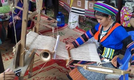 Làng Dệt Lanh Lùng Tám