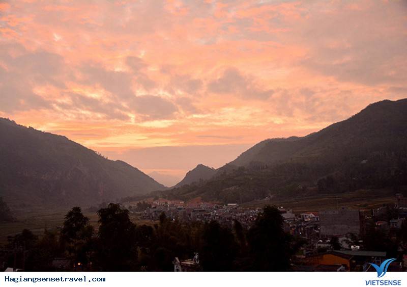 Cận Cảnh Thị Trấn Đồng Văn Vào Mùa Đẹp Nhất Trong Năm - Ảnh 1