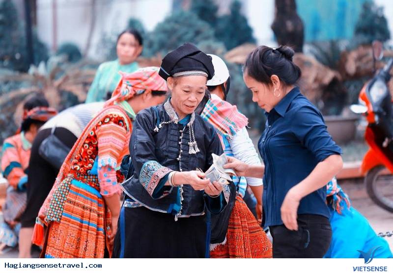 Chợ Phiên Quản Bạ - Nét Đặc Sắc Trong Văn Hóa Người Hà Giang - Ảnh 1