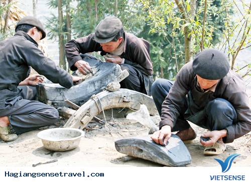 Công Nghệ Đúc Lưỡi Cày Của Người Mông - Ảnh 3 Công Nghệ Đúc Lưỡi Cày Của Người Mông - Ảnh 3