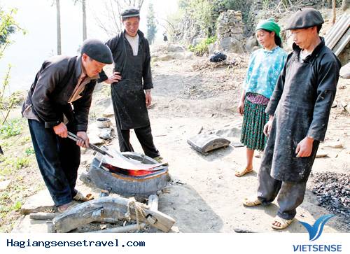 Công Nghệ Đúc Lưỡi Cày Của Người Mông - Ảnh 10 Công Nghệ Đúc Lưỡi Cày Của Người Mông - Ảnh 10
