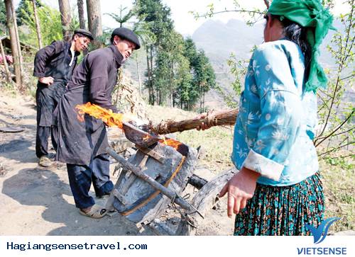 Công Nghệ Đúc Lưỡi Cày Của Người Mông - Ảnh 9 Công Nghệ Đúc Lưỡi Cày Của Người Mông - Ảnh 9