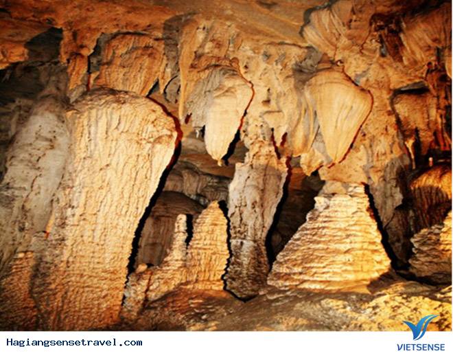 Đến Hà Giang Khám Phá Hang Hoa Đá - Ảnh 1