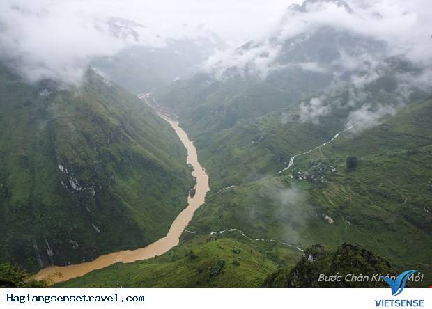 Đến Hà Giang Ngắm Mây Luồn Trên Đỉnh Mã Pì Lèng - Ảnh 3