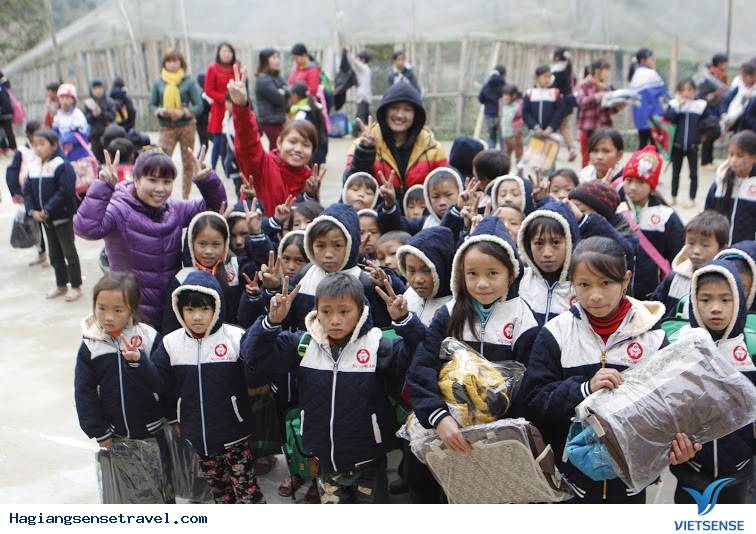 Diễn Viên Hồng Đăng Mang Nụ Cười Lên Cao Nguyên Đá - Ảnh 7 Diễn Viên Hồng Đăng Mang Nụ Cười Lên Cao Nguyên Đá - Ảnh 7