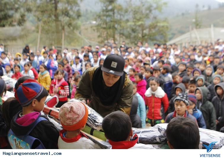 Diễn Viên Hồng Đăng Mang Nụ Cười Lên Cao Nguyên Đá - Ảnh 9 Diễn Viên Hồng Đăng Mang Nụ Cười Lên Cao Nguyên Đá - Ảnh 9