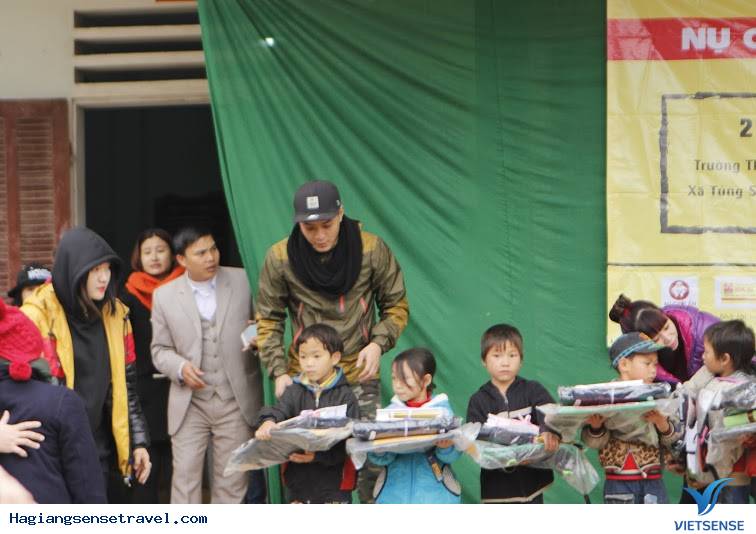 Diễn Viên Hồng Đăng Mang Nụ Cười Lên Cao Nguyên Đá - Ảnh 4 Diễn Viên Hồng Đăng Mang Nụ Cười Lên Cao Nguyên Đá - Ảnh 4