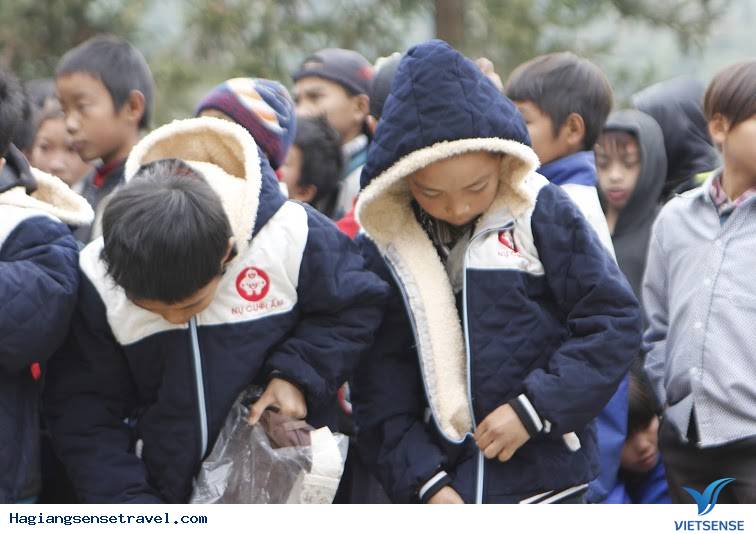 Diễn Viên Hồng Đăng Mang Nụ Cười Lên Cao Nguyên Đá - Ảnh 6 Diễn Viên Hồng Đăng Mang Nụ Cười Lên Cao Nguyên Đá - Ảnh 6