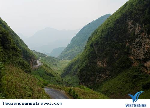 Ném đá chạm vách núi trên đèo Thẩm Mã