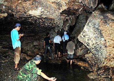 Hang Thủng - Điểm Thăm Quan Hấp Dẫn - Ảnh 1