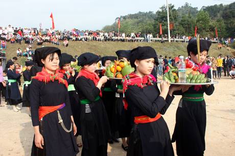 Hội Lẩu Then- Chợ Phiên ở Hà Giang - Ảnh 2 Hội Lẩu Then- Chợ Phiên ở Hà Giang - Ảnh 2