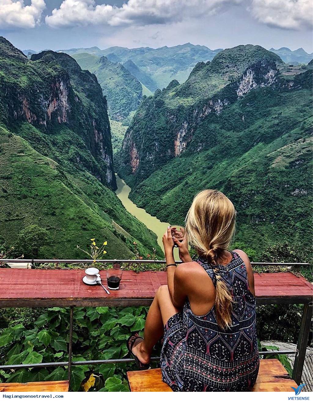 Khám phá hai quán cà phê chạm tới mây trời ở Hà Giang - Ảnh 1 Khám phá hai quán cà phê chạm tới mây trời ở Hà Giang - Ảnh 1