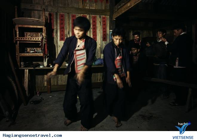 Khám Phá Lễ Hội Nhảy Lửa Độc Đáo Của Người Dao Đỏ Ở Hà Giang - Ảnh 8 Khám Phá Lễ Hội Nhảy Lửa Độc Đáo Của Người Dao Đỏ Ở Hà Giang - Ảnh 8