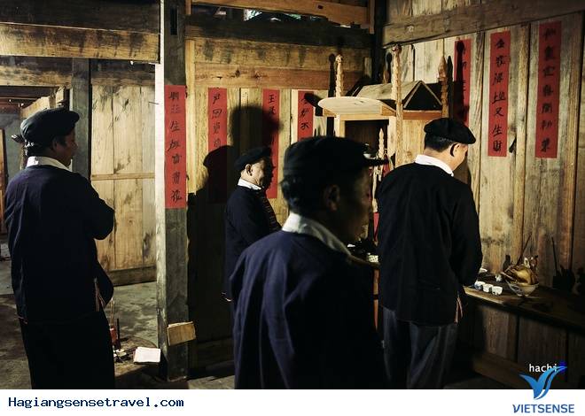 Khám Phá Lễ Hội Nhảy Lửa Độc Đáo Của Người Dao Đỏ Ở Hà Giang - Ảnh 1 Khám Phá Lễ Hội Nhảy Lửa Độc Đáo Của Người Dao Đỏ Ở Hà Giang - Ảnh 1