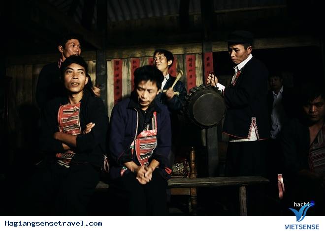 Khám Phá Lễ Hội Nhảy Lửa Độc Đáo Của Người Dao Đỏ Ở Hà Giang - Ảnh 5 Khám Phá Lễ Hội Nhảy Lửa Độc Đáo Của Người Dao Đỏ Ở Hà Giang - Ảnh 5