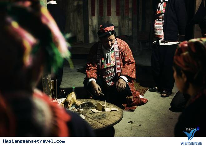 Khám Phá Lễ Hội Nhảy Lửa Độc Đáo Của Người Dao Đỏ Ở Hà Giang - Ảnh 3 Khám Phá Lễ Hội Nhảy Lửa Độc Đáo Của Người Dao Đỏ Ở Hà Giang - Ảnh 3