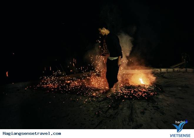 Khám Phá Lễ Hội Nhảy Lửa Độc Đáo Của Người Dao Đỏ Ở Hà Giang - Ảnh 6 Khám Phá Lễ Hội Nhảy Lửa Độc Đáo Của Người Dao Đỏ Ở Hà Giang - Ảnh 6