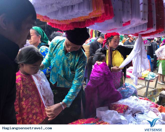 Khám phá vẻ đẹp muôn sắc của chợ phiên Đồng Văn khi đến Hà Giang - Ảnh 4