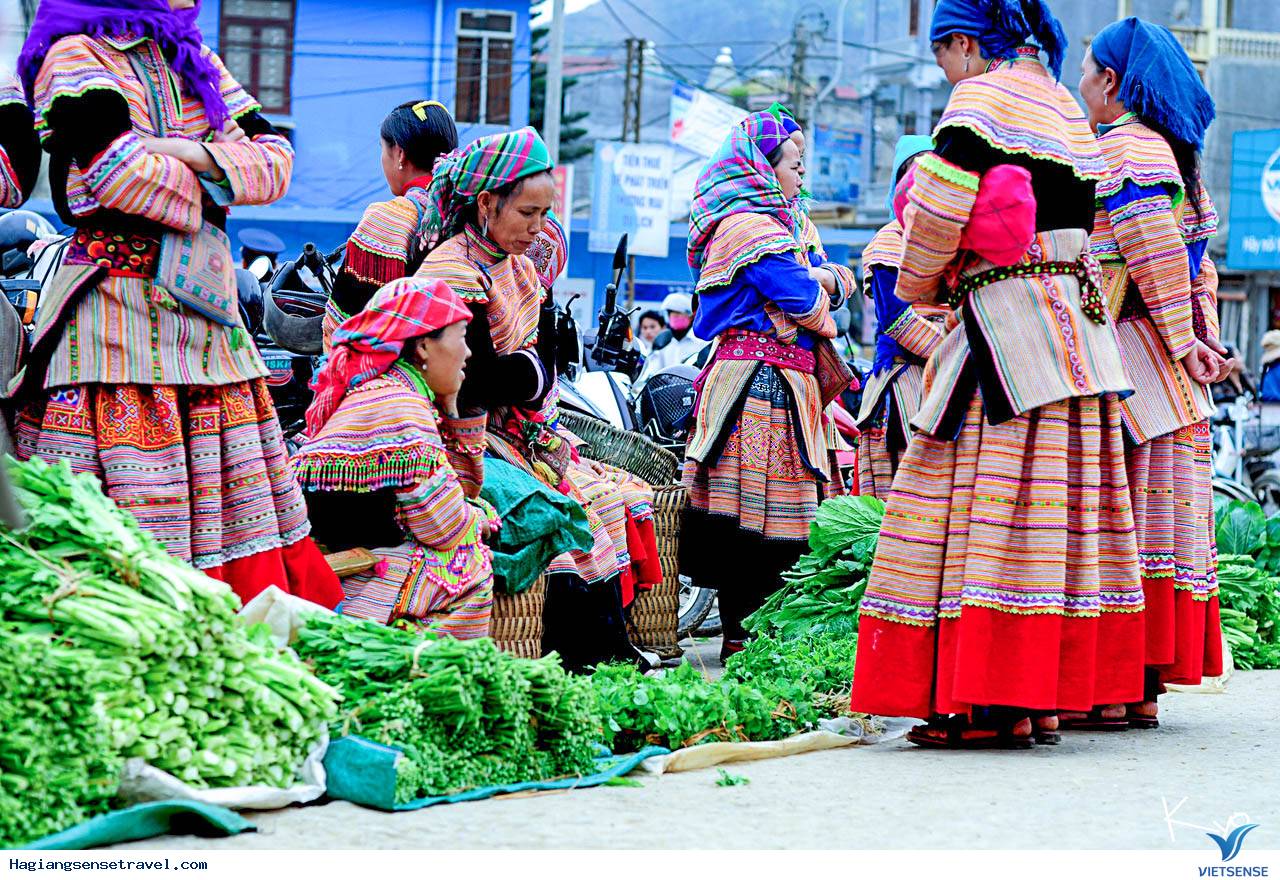 Chợ Phiên Đồng Văn