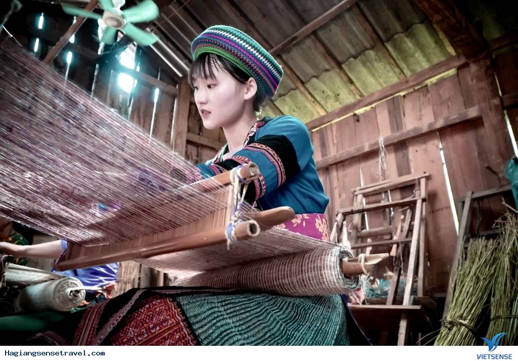 Làng dệt lanh Lùng Tám