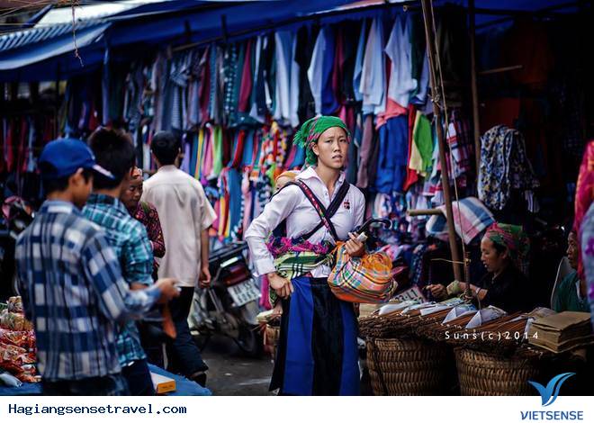 Cùng xem hình ảnh về chợ phiên Việt Nam để trải nghiệm một phong cảnh đầy màu sắc, tràn ngập văn hóa. Tại đây, bạn sẽ có cơ hội tìm hiểu về đặc sản địa phương, tìm kiếm các sản phẩm thủ công và chụp những bức ảnh đẹp nhất.
