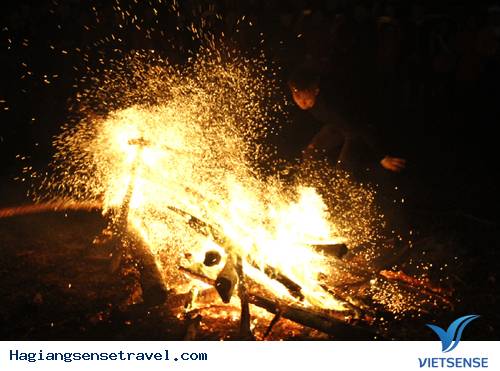 Lễ Hội Nhảy Lửa Của Người Pà Thẻn