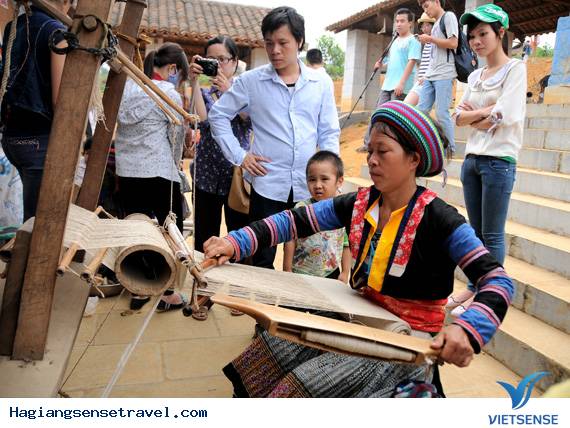 Những trang phục của phụ nữ Mông trên cao nguyên - Ảnh 2 Những trang phục của phụ nữ Mông trên cao nguyên - Ảnh 2