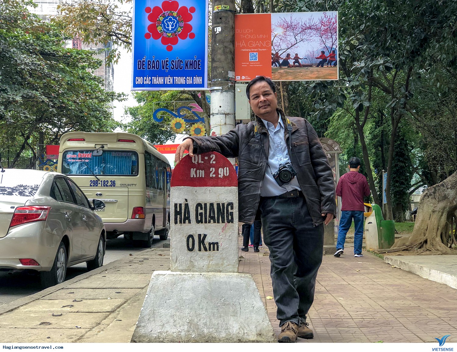 Đi bằng ô tô và xe máy tự túc từ trung tâm Hà Nội: