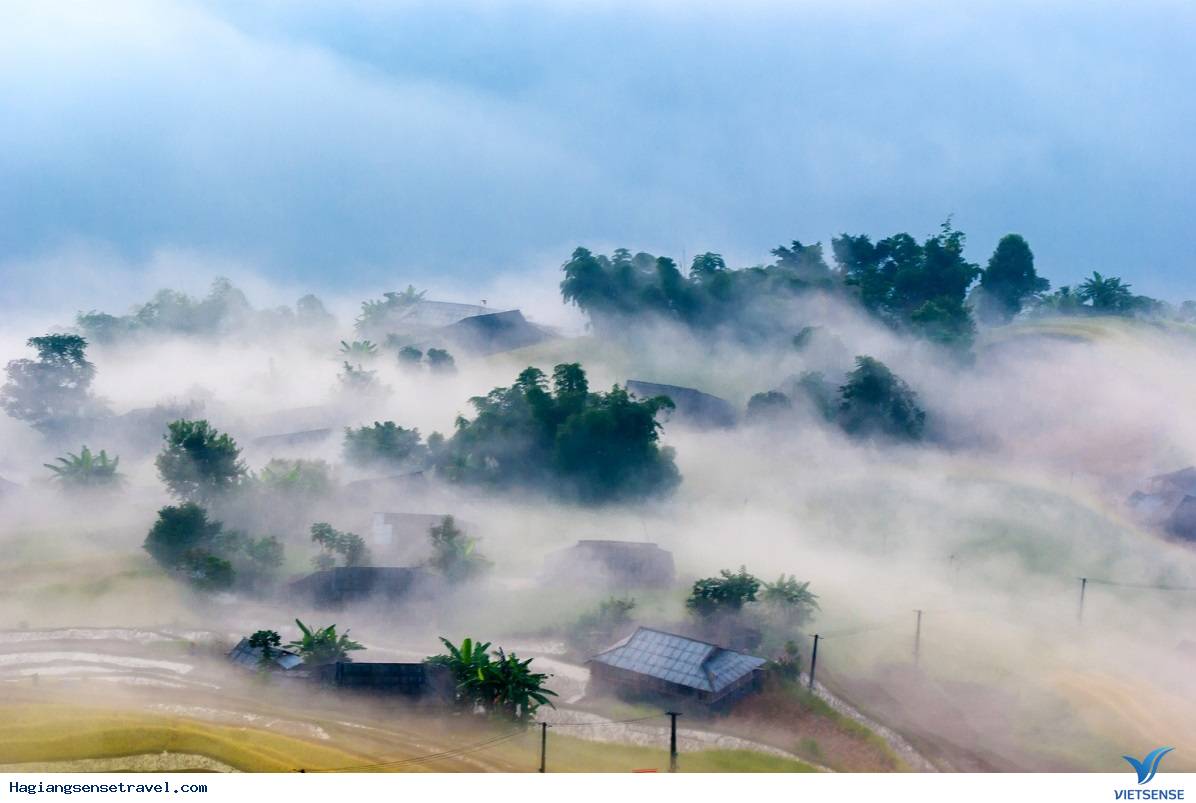 Thưởng thức trà trong biển mây giữa cảnh núi Hà Giang - Ảnh 3