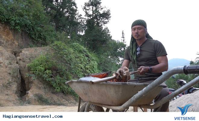 Thưởng thức trà trong biển mây giữa cảnh núi Hà Giang - Ảnh 4