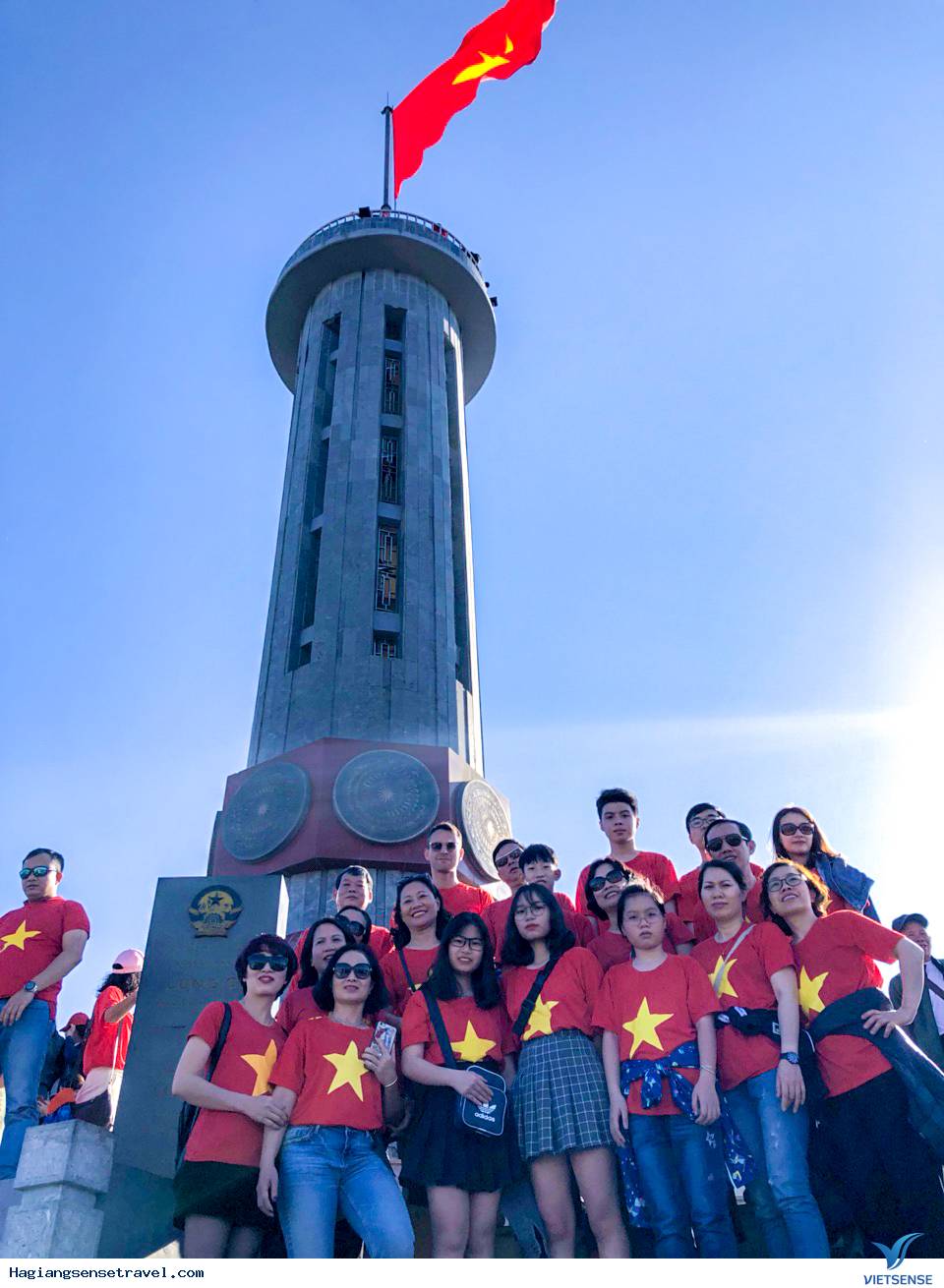 Cột cờ Lũng Cú